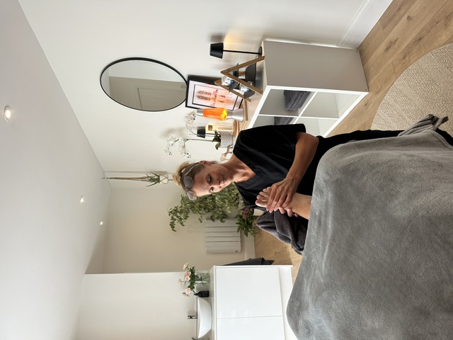 Jane providing a reflexology treatment at The Retreat